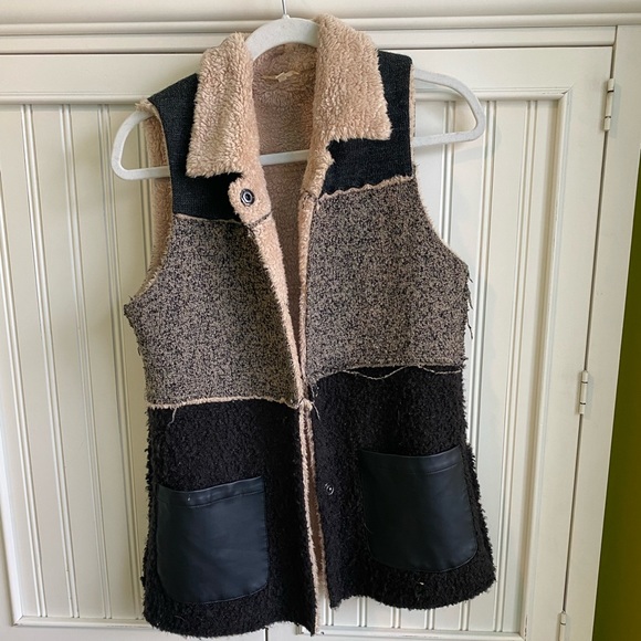 Cozy vest. - Picture 1 of 3